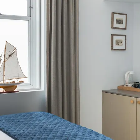The Clovelly Hotel-3